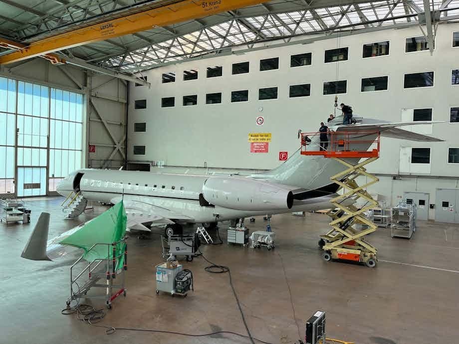 Nomad Technics installs a Ka-Band System on a Bombardier Global 6000